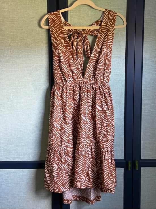 House of Harlow 1960 Dresses & Skirts - House of Harlow 1960 Tropical Leaf Plunge Open Back Linen Mini Dress, Size M